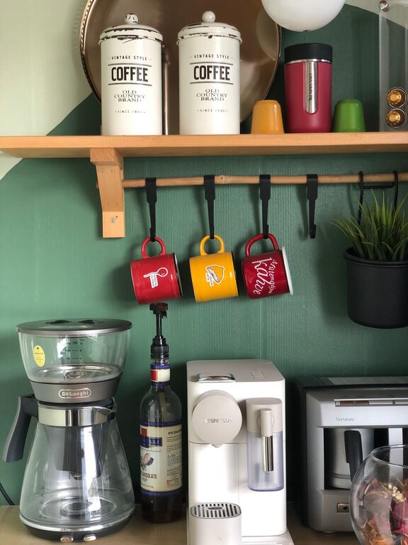 Cum să-ți amenajezi o stație de cafea acasă: ghid complet